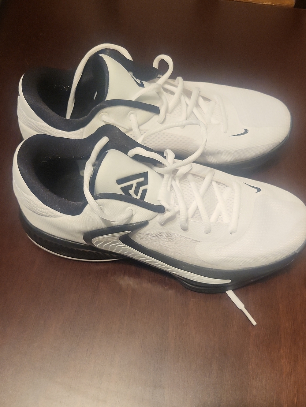 Nike Zoom Freak 4 Men’s White and Black Low-Top Athletic Basketball , Like New